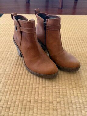 El Naturalista Leather Boots